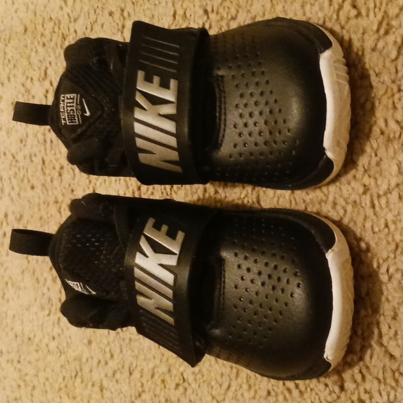 Nike Team Hustle 08 - Picture 2 of 6